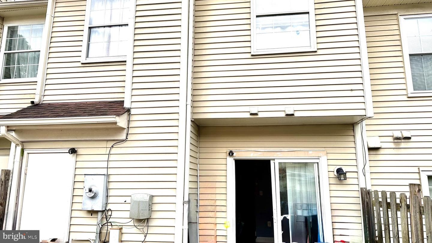 8708 Village Green Court photo 16