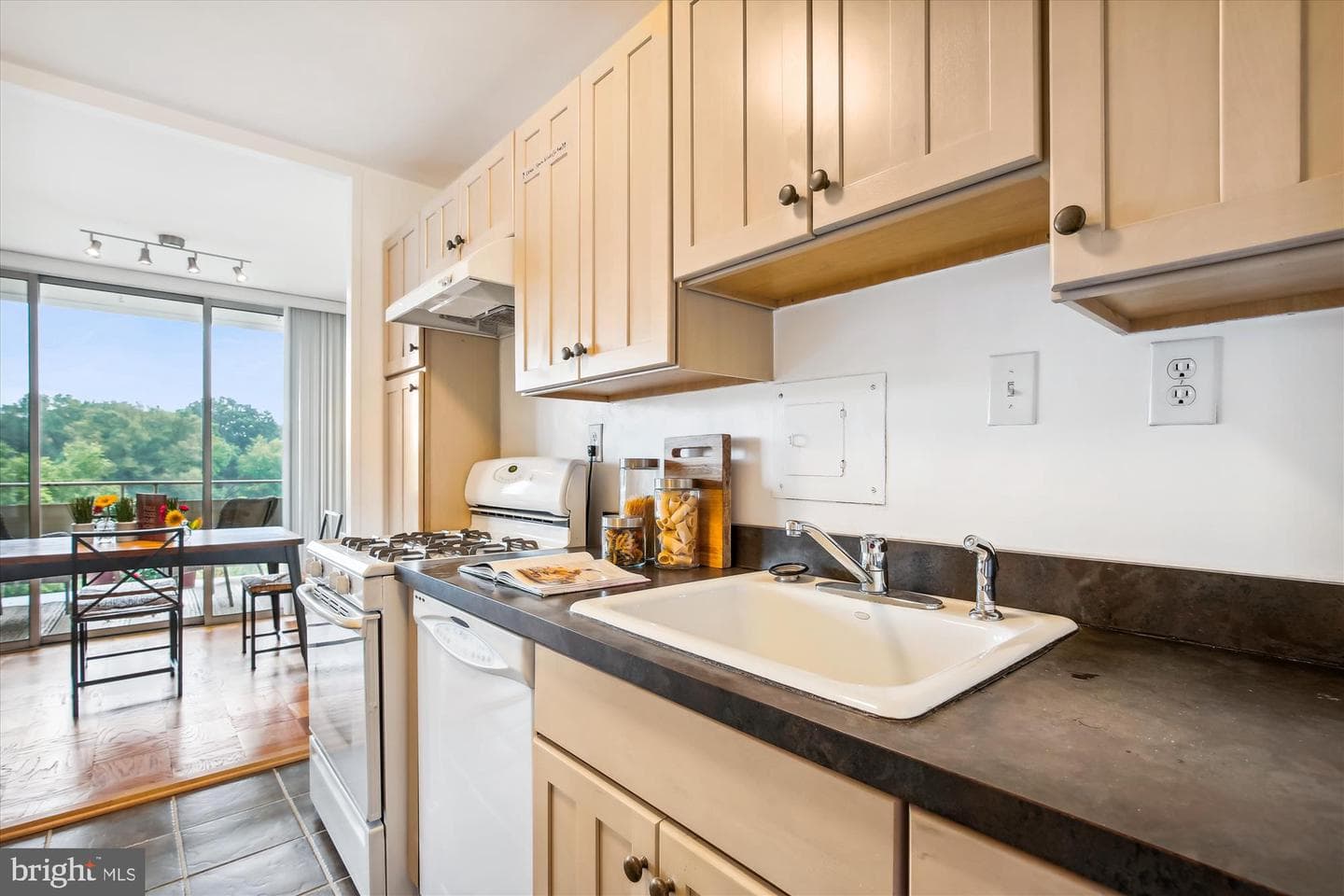 6641 Wakefield Drive #610 photo 11