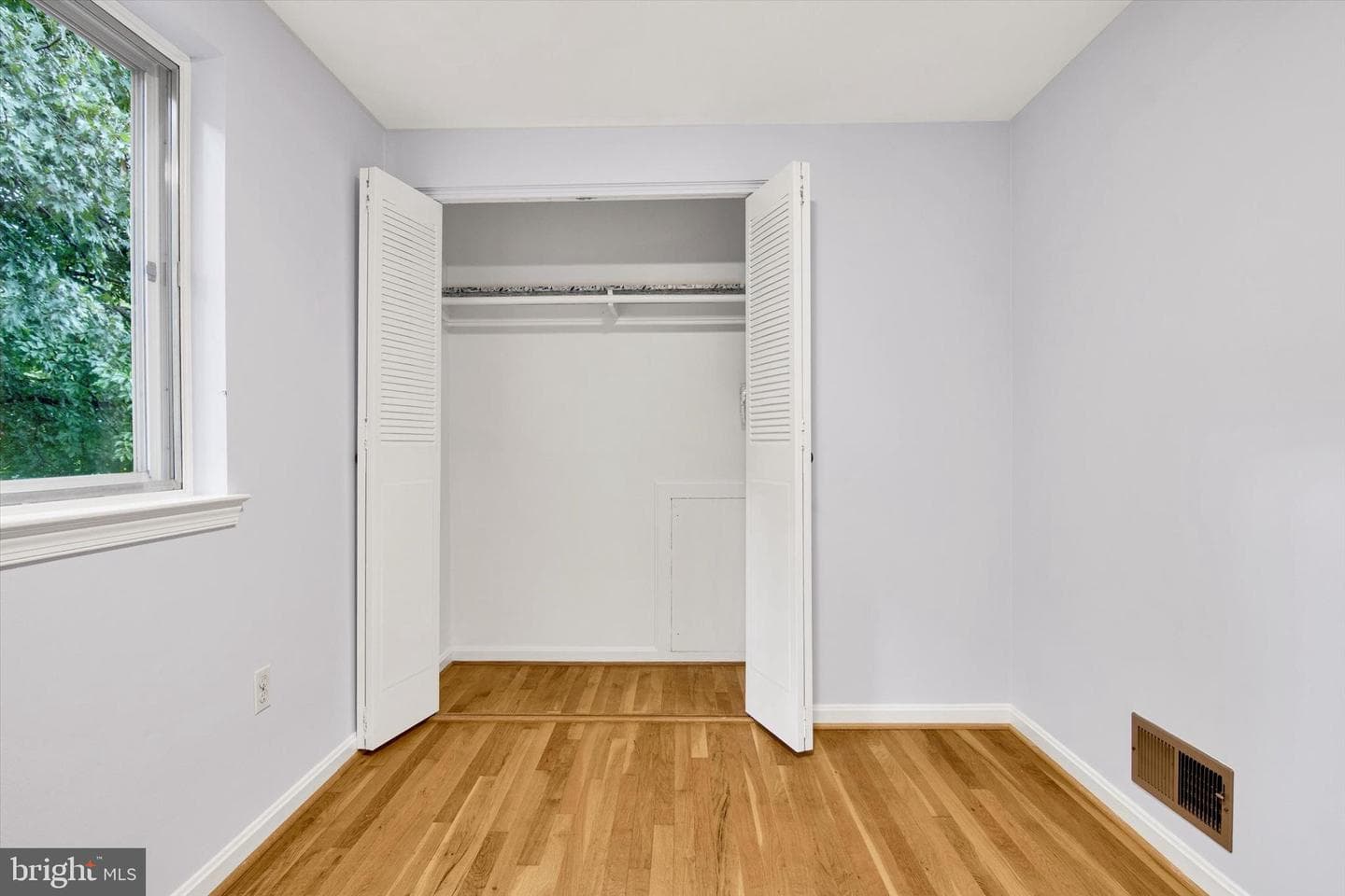 8517 Parliament Drive photo 25