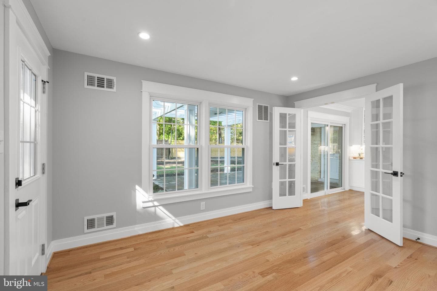 9516 Ferry Harbour Court photo 32