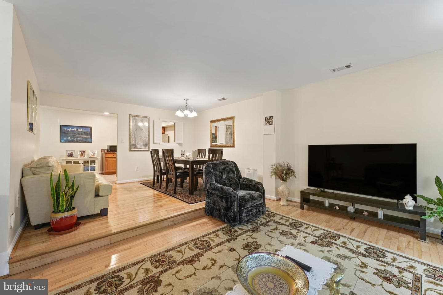 3748 Persimmon Circle photo 4