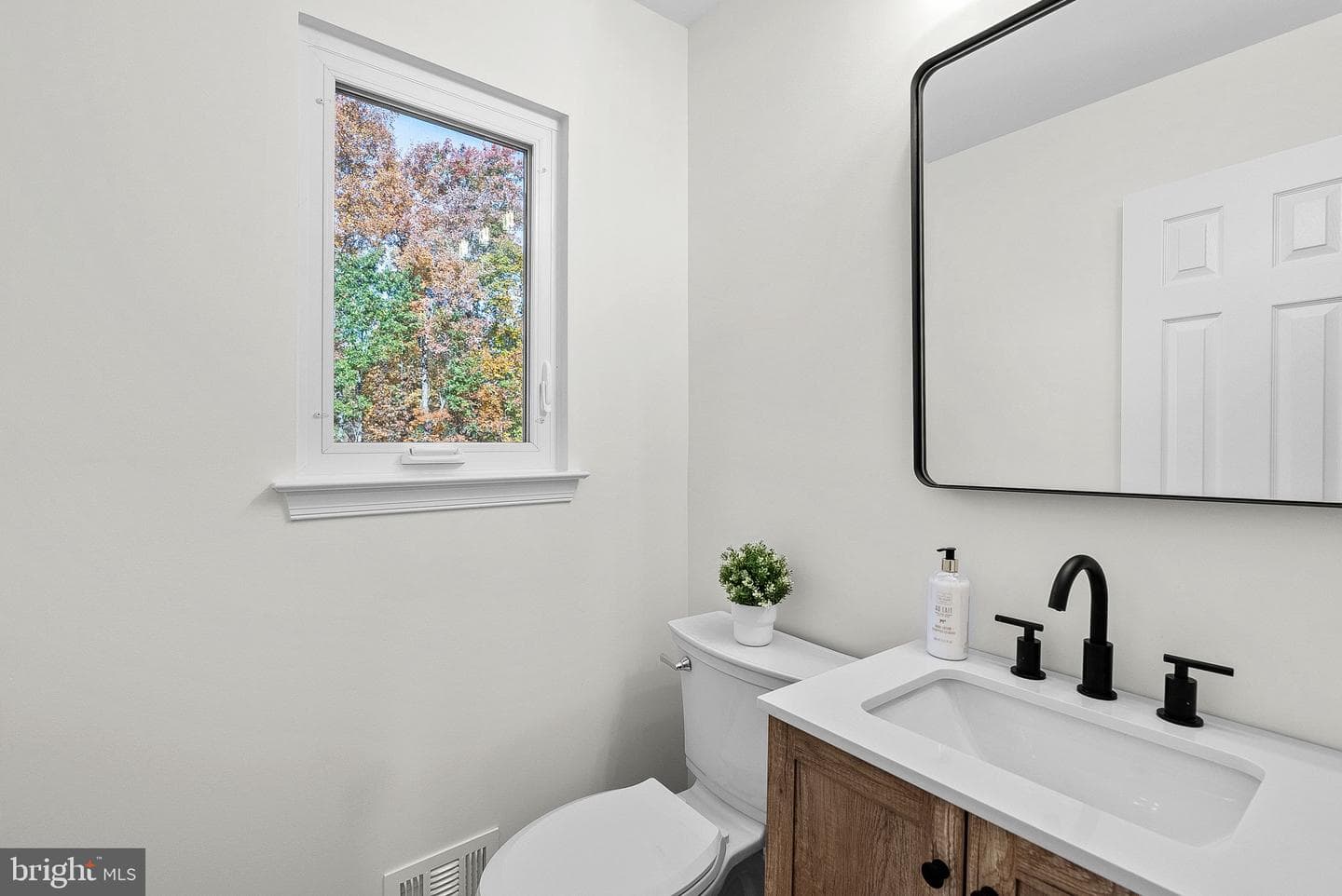 2330 Archdale Road photo 37