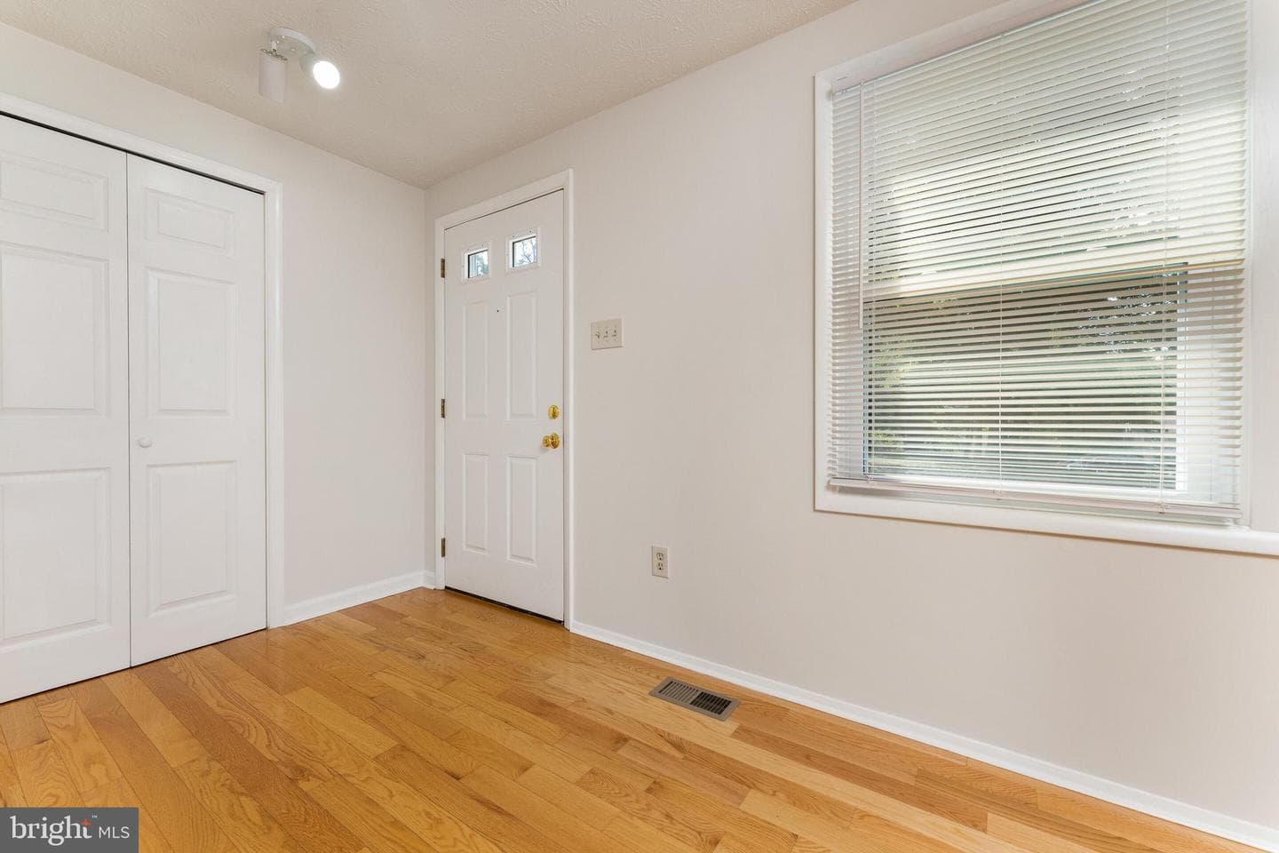 8062 Donegal Lane photo 4
