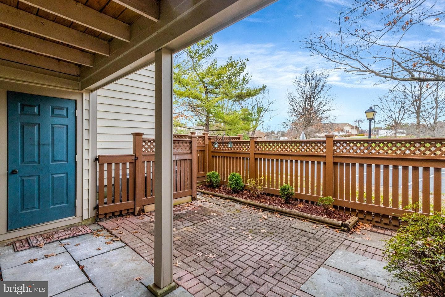 6090 Essex House Square photo 20
