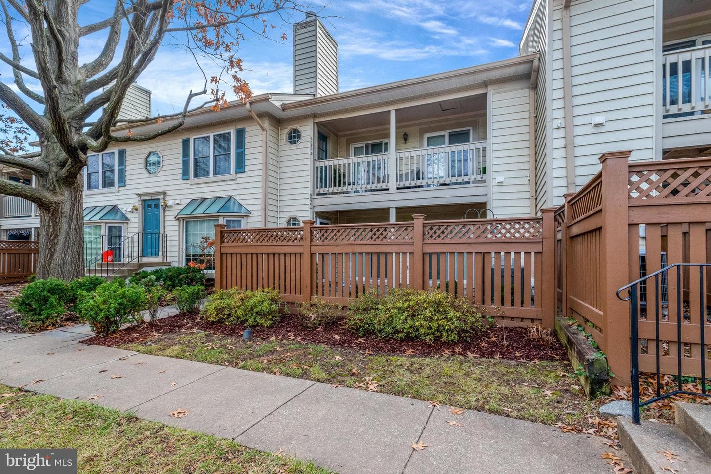 6090 Essex House Square photo 21