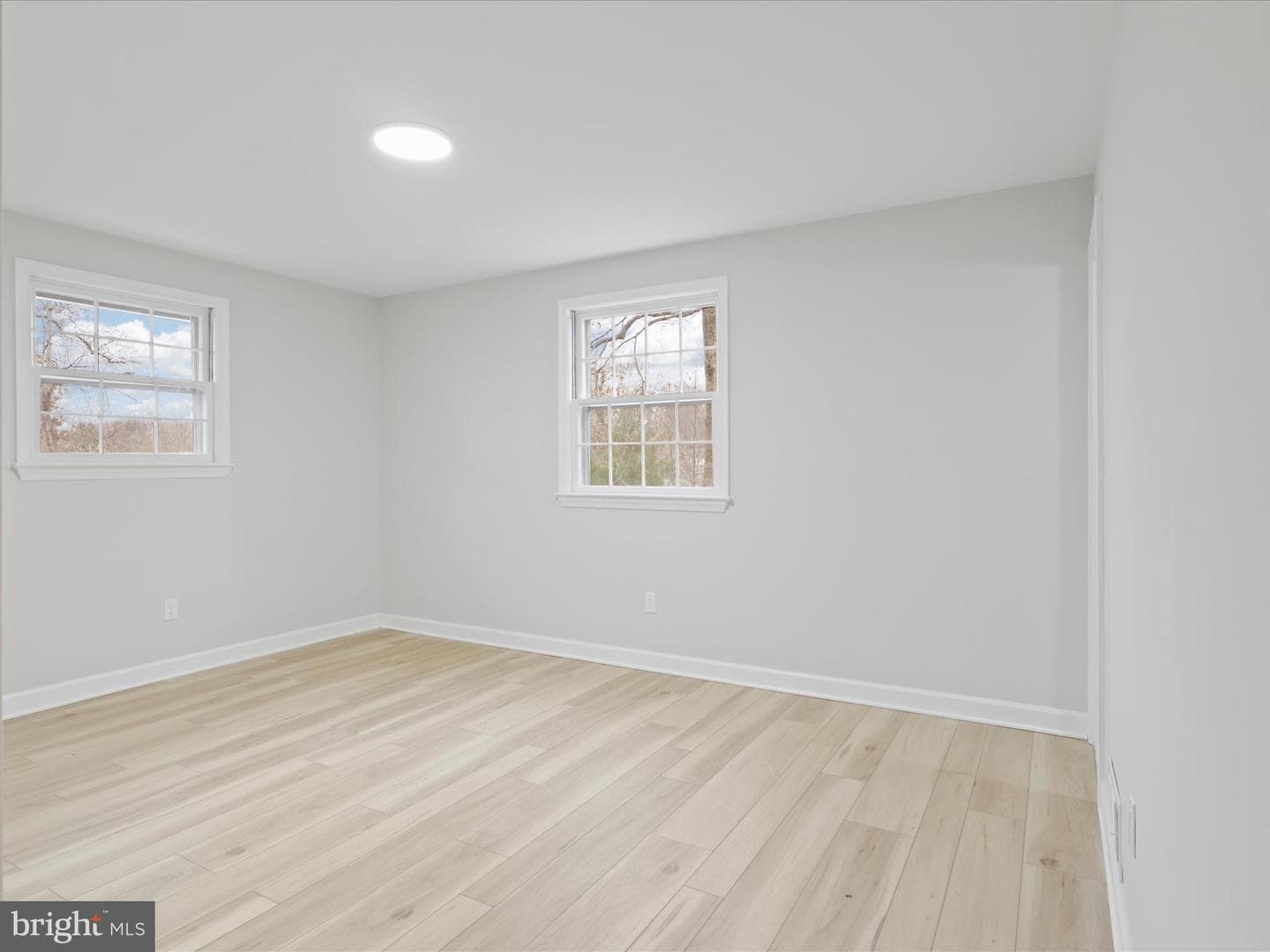 6815 Maplecrest Drive photo 16