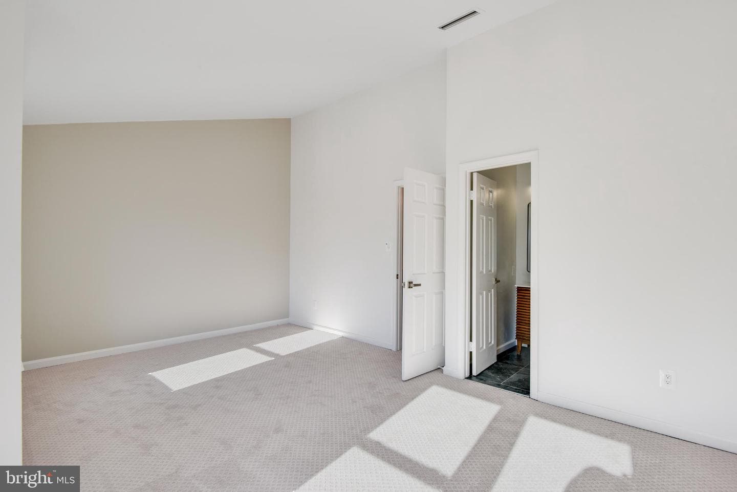 6004 Rockton Court photo 13