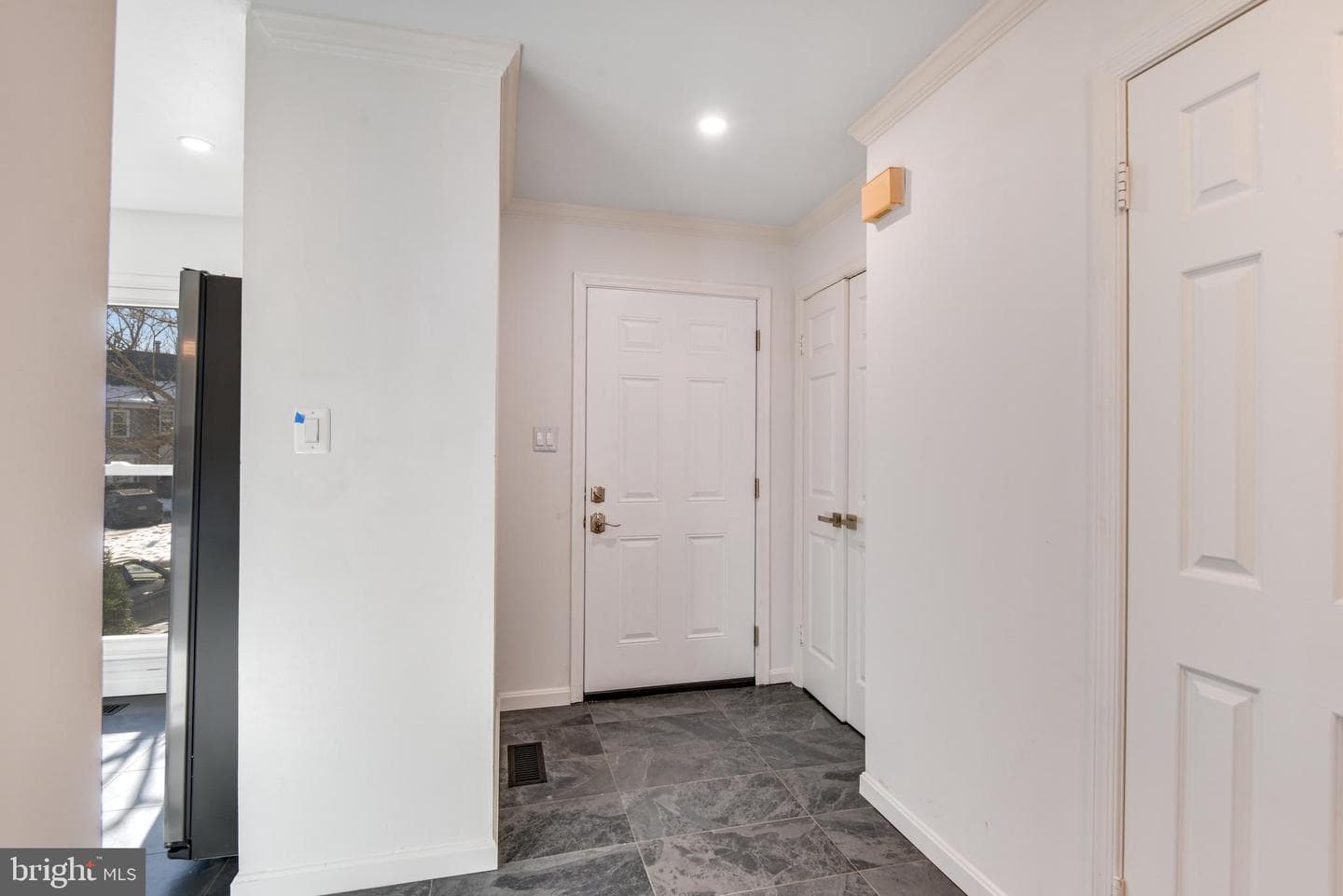 6004 Rockton Court photo 2