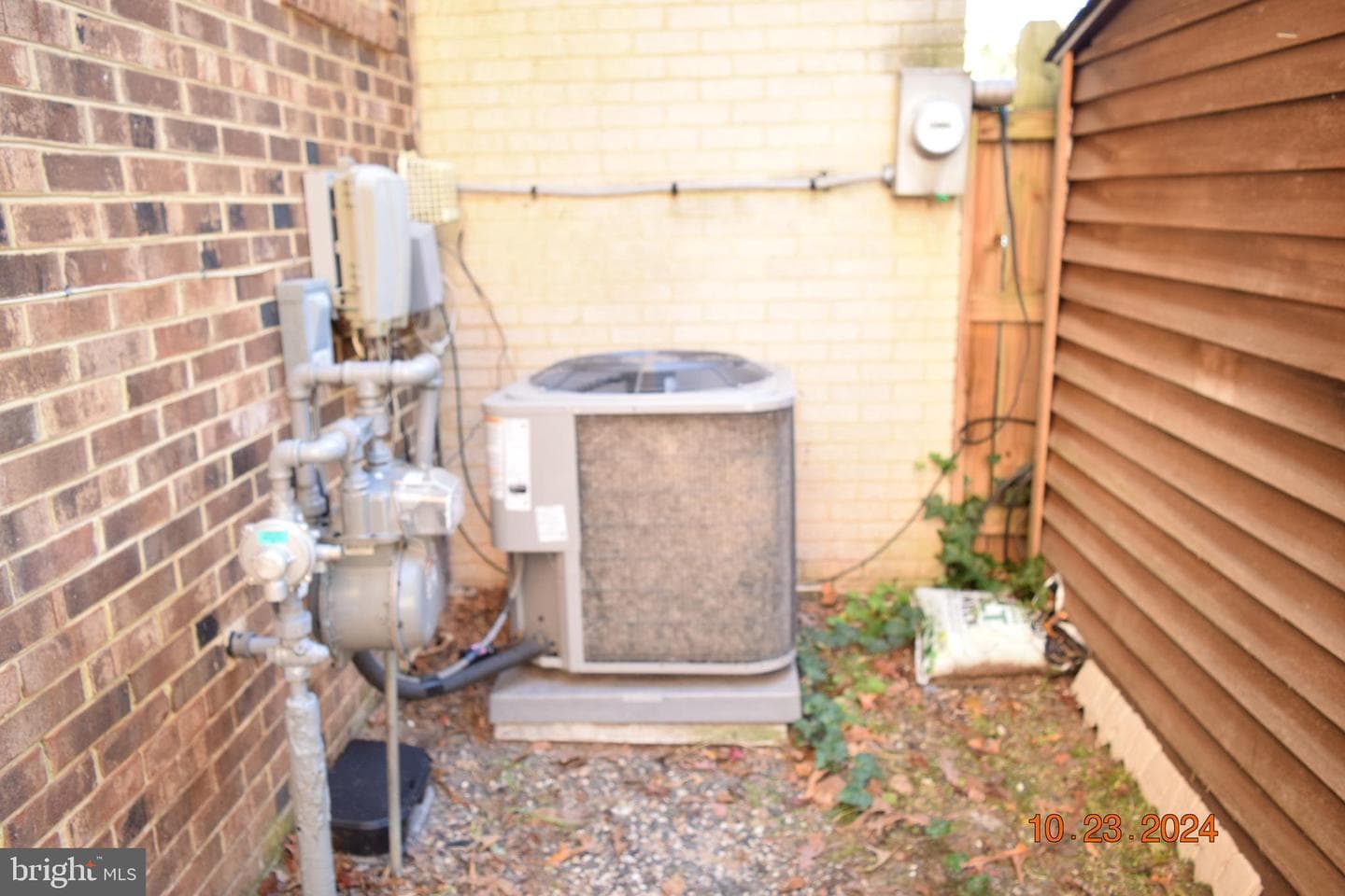 14857 Leicester Court photo 40