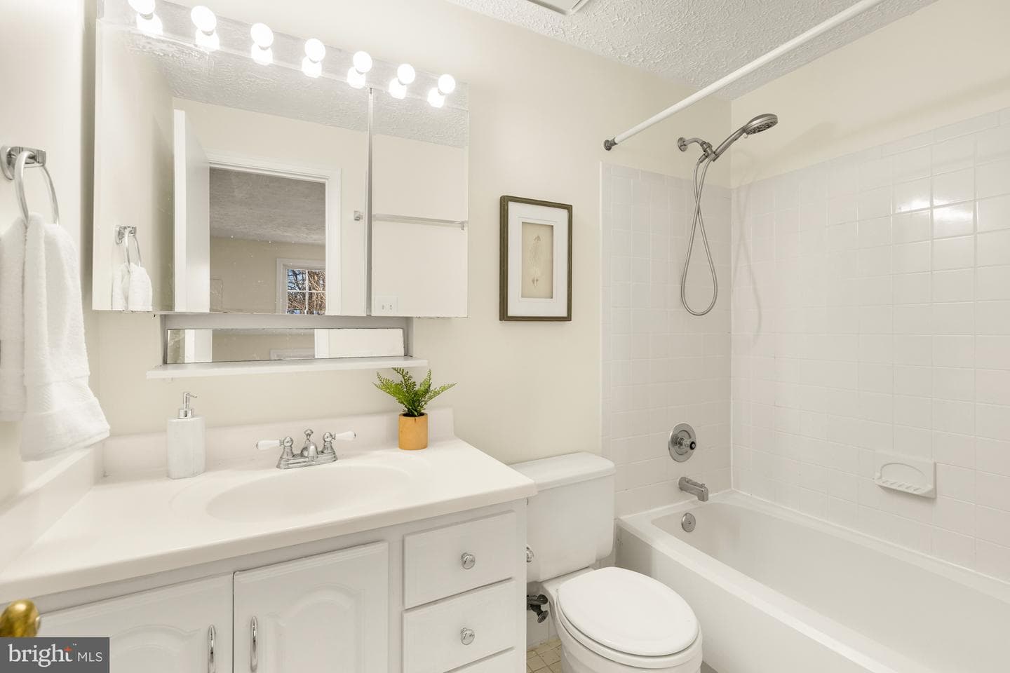 5704 Independence Circle photo 13