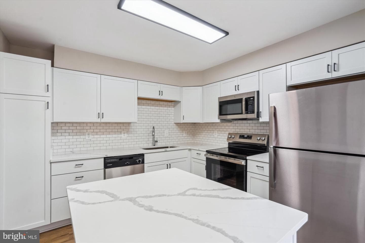 5492 Stavendish Street photo 15