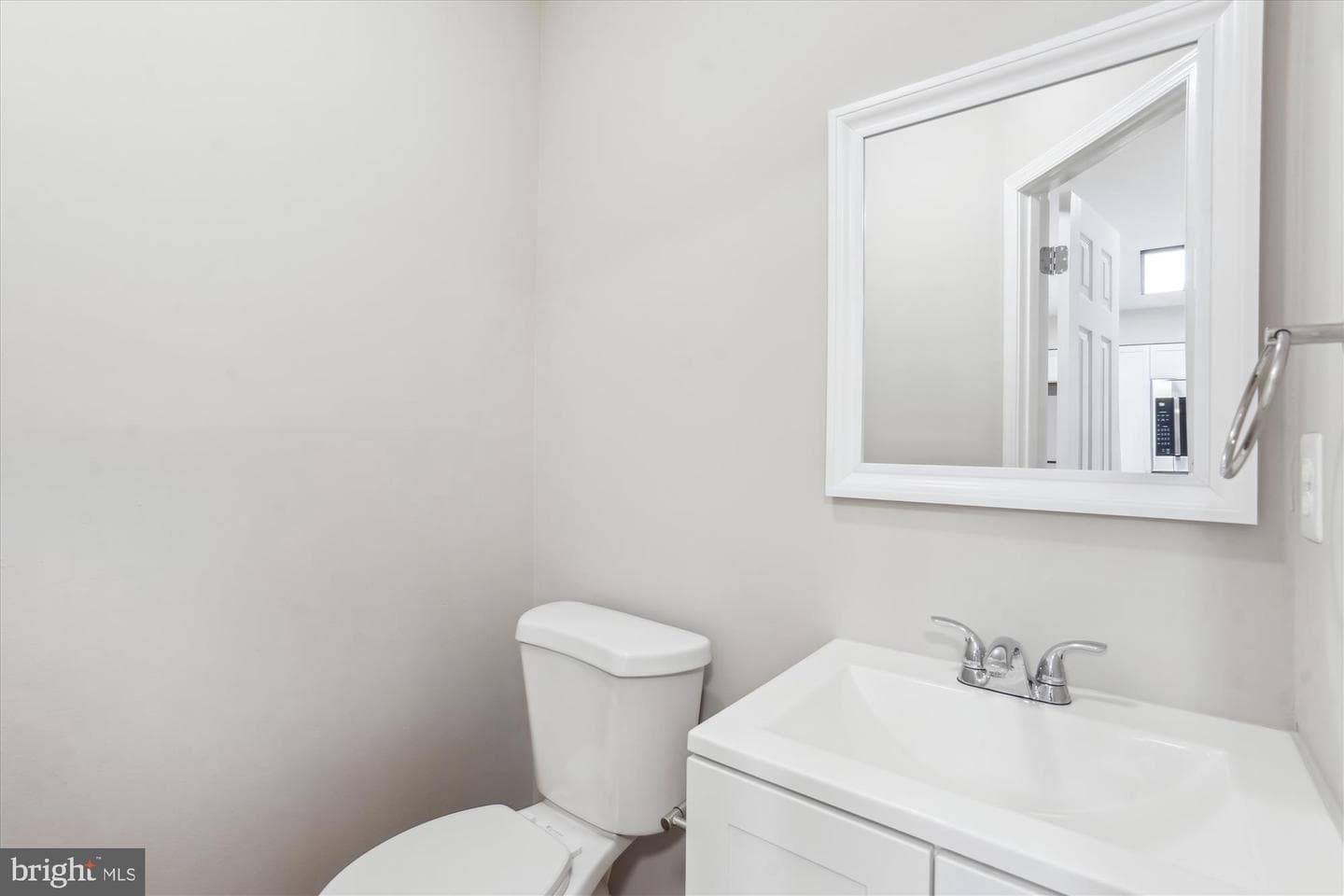 5492 Stavendish Street photo 17