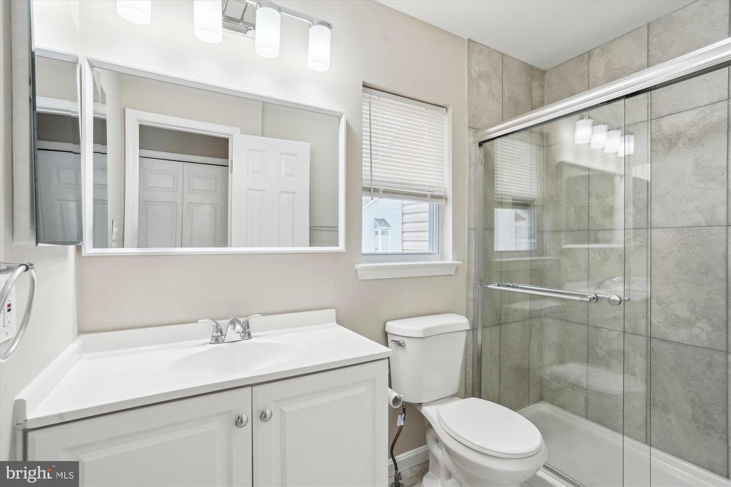 5492 Stavendish Street photo 21