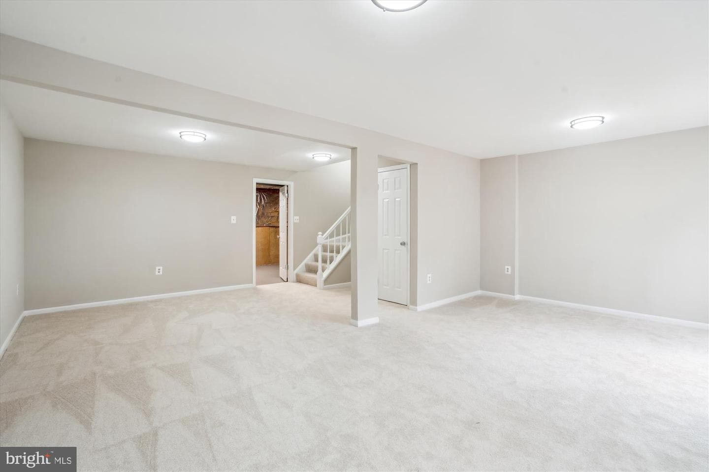 5492 Stavendish Street photo 27