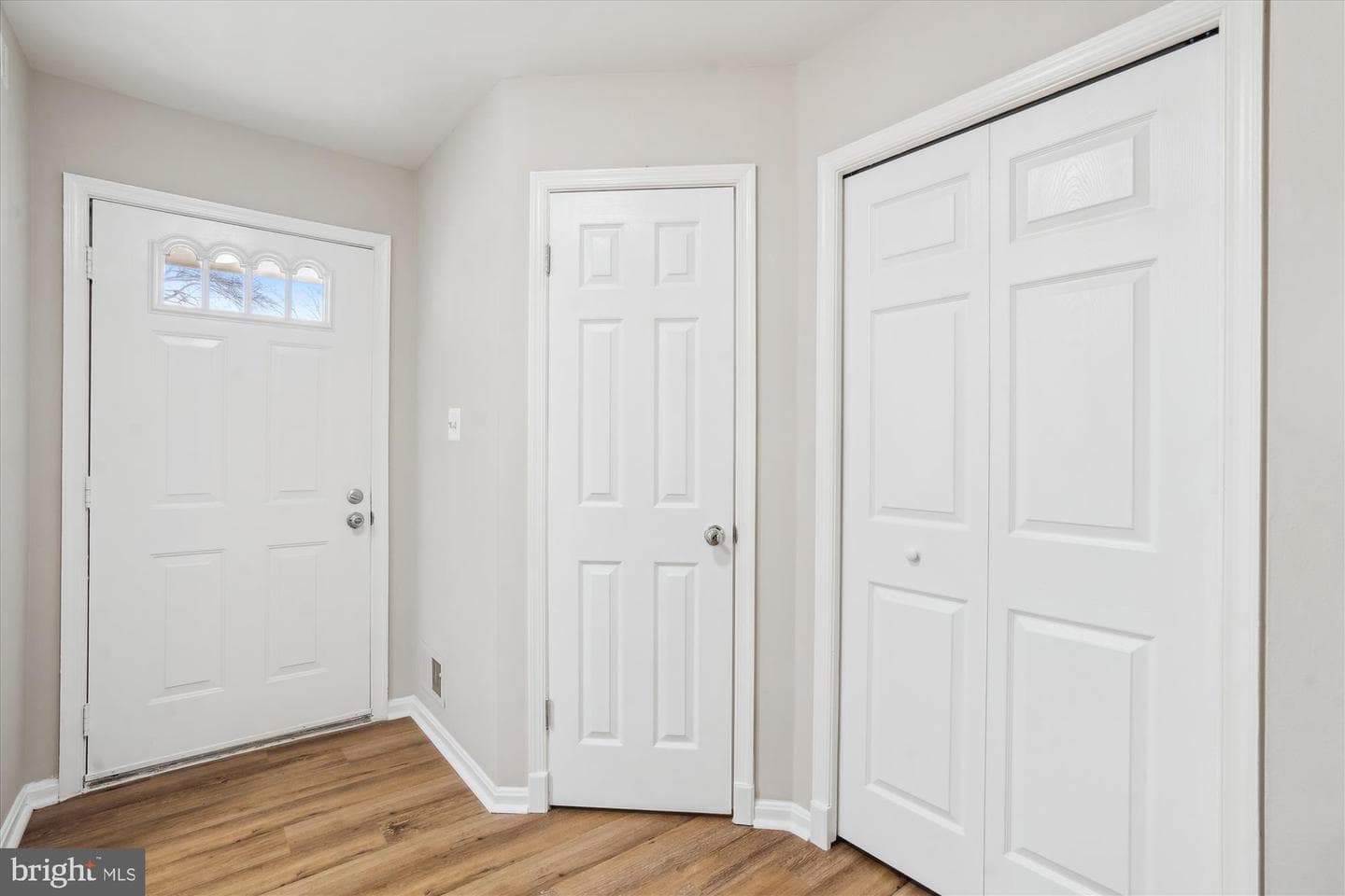 5492 Stavendish Street photo 7