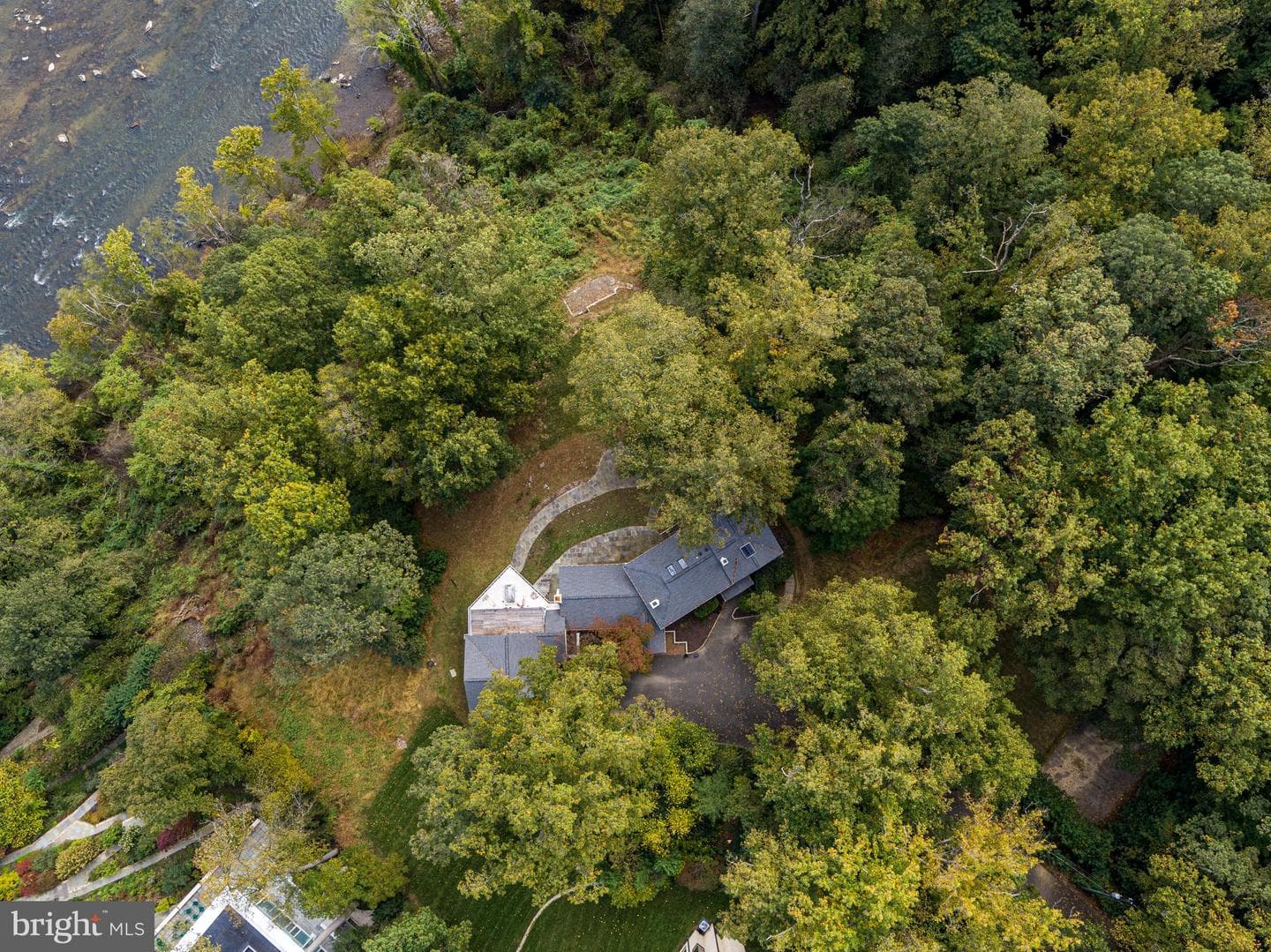 1175 Crest Lane photo 3