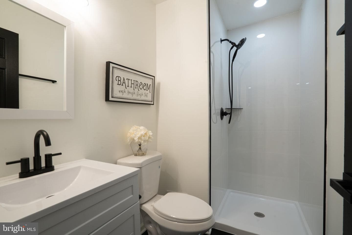 1033 Kings Court photo 19