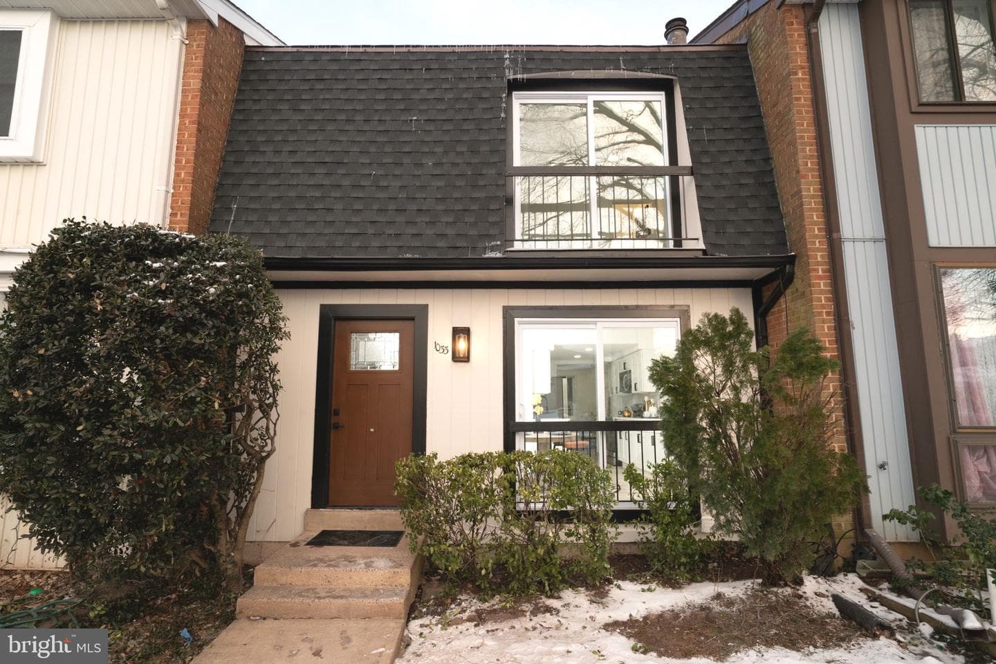 1033 Kings Court photo 2