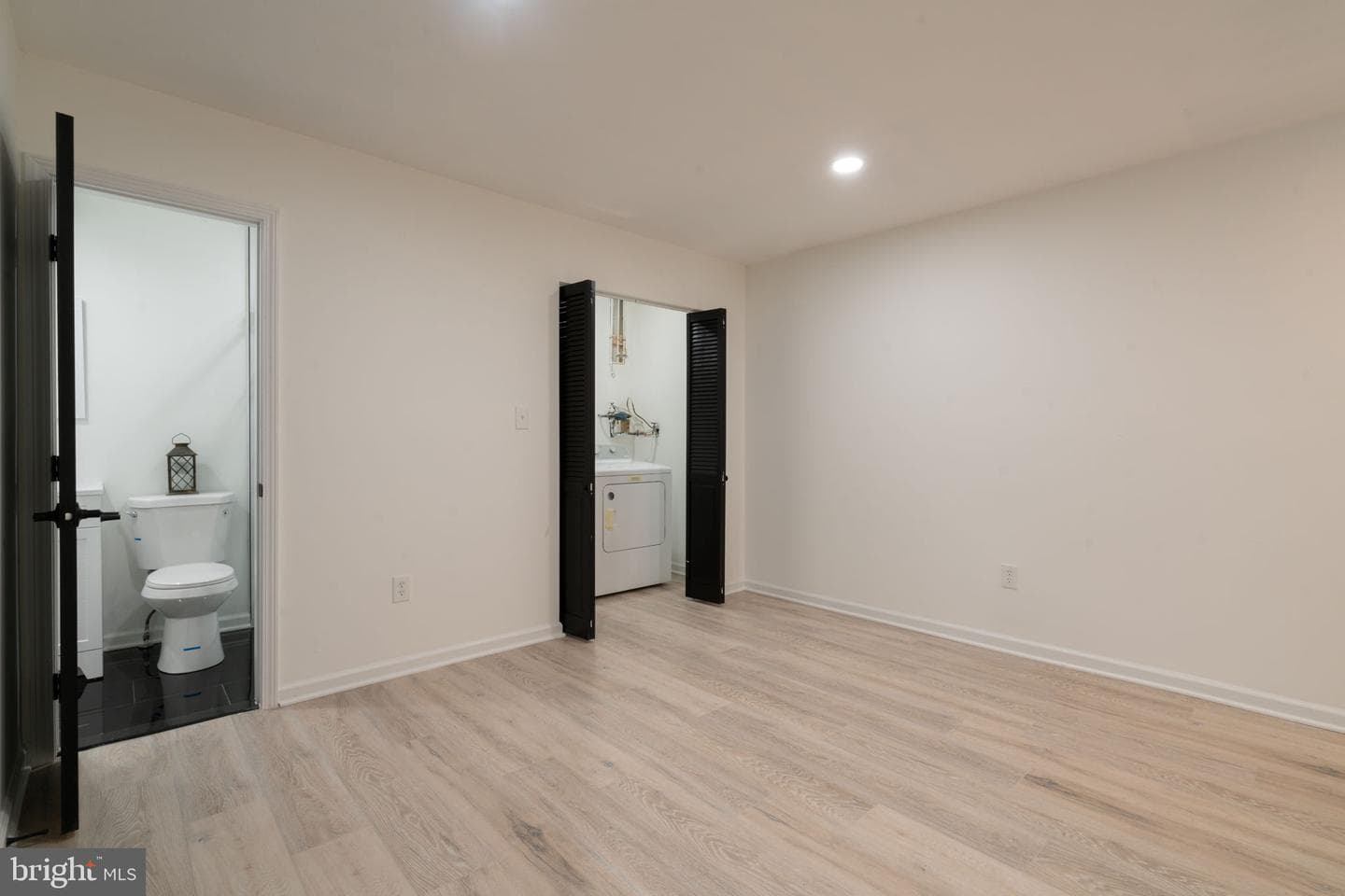 1033 Kings Court photo 29