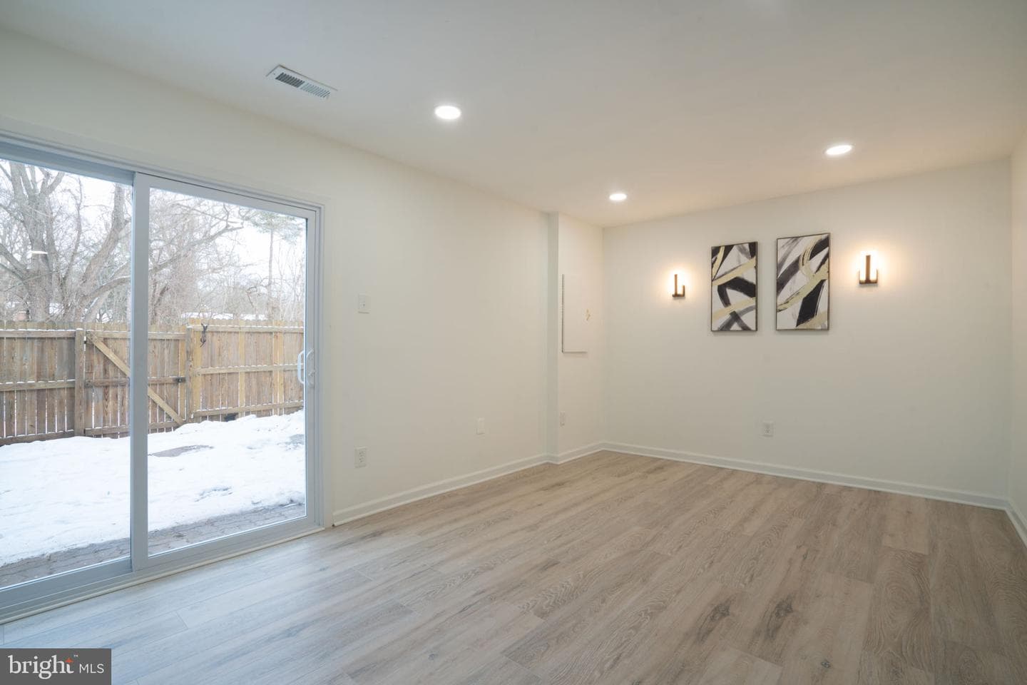 1033 Kings Court photo 31