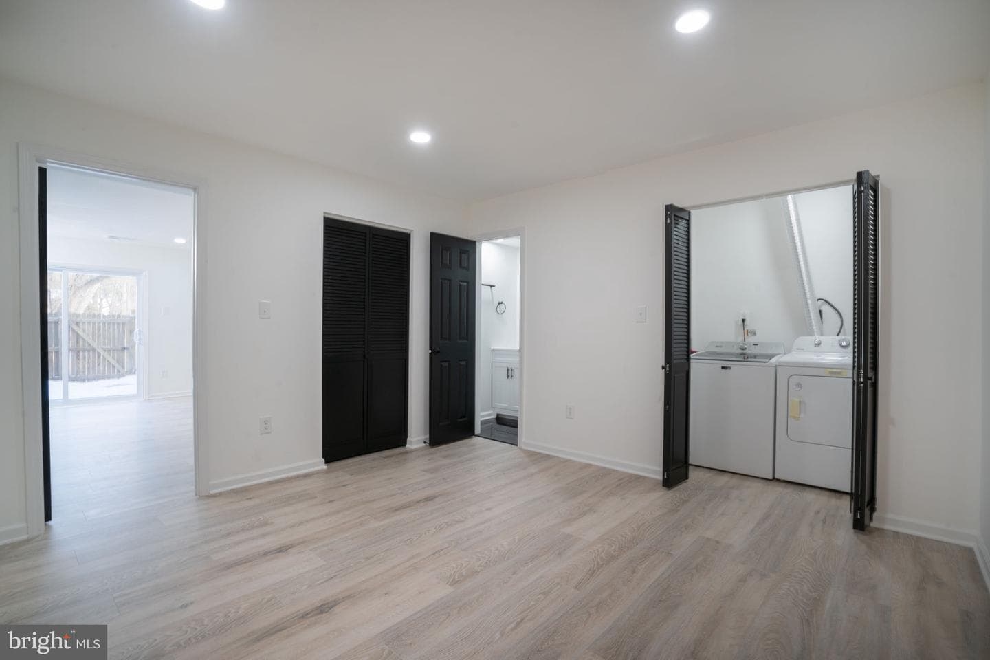 1033 Kings Court photo 32