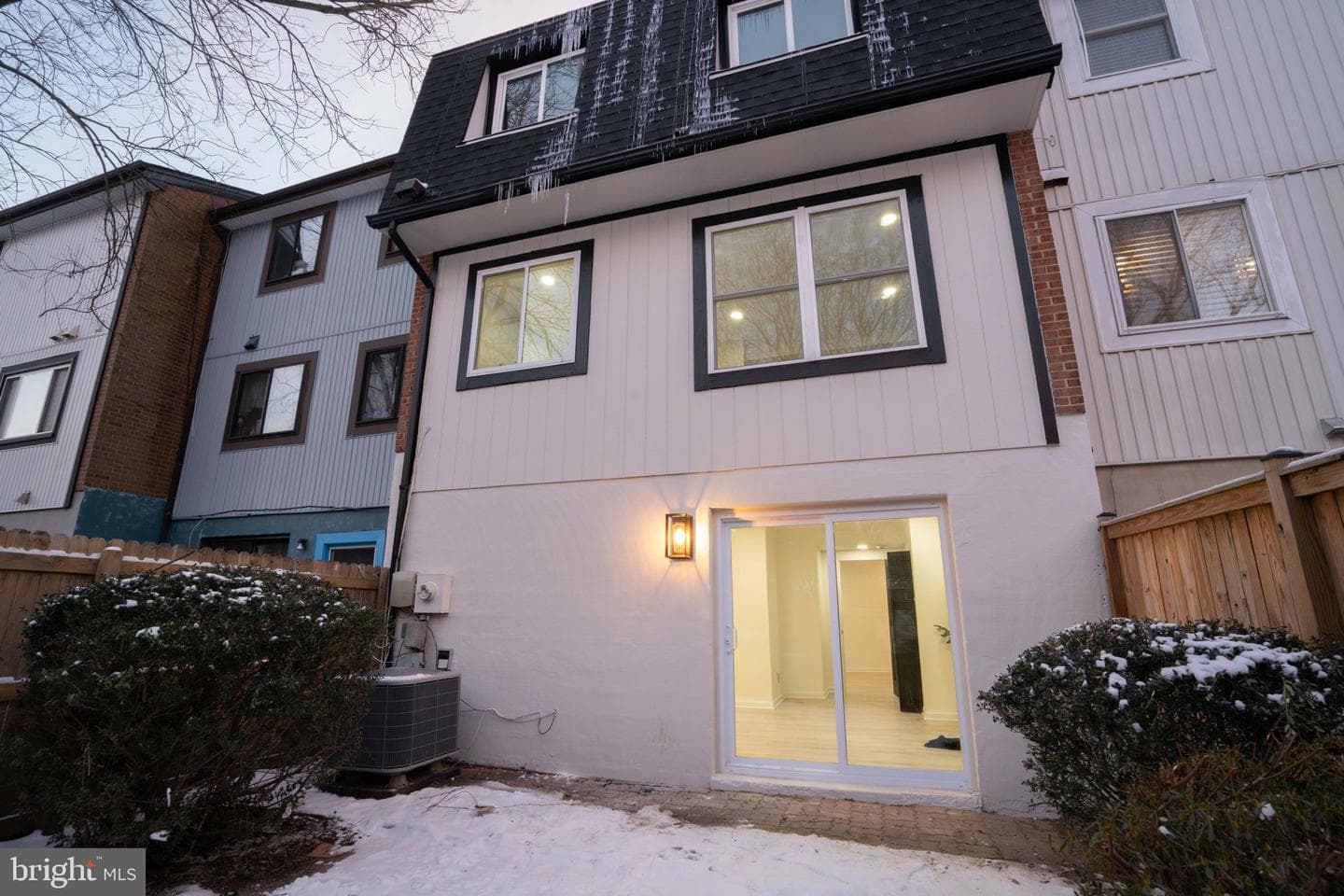 1033 Kings Court photo 37