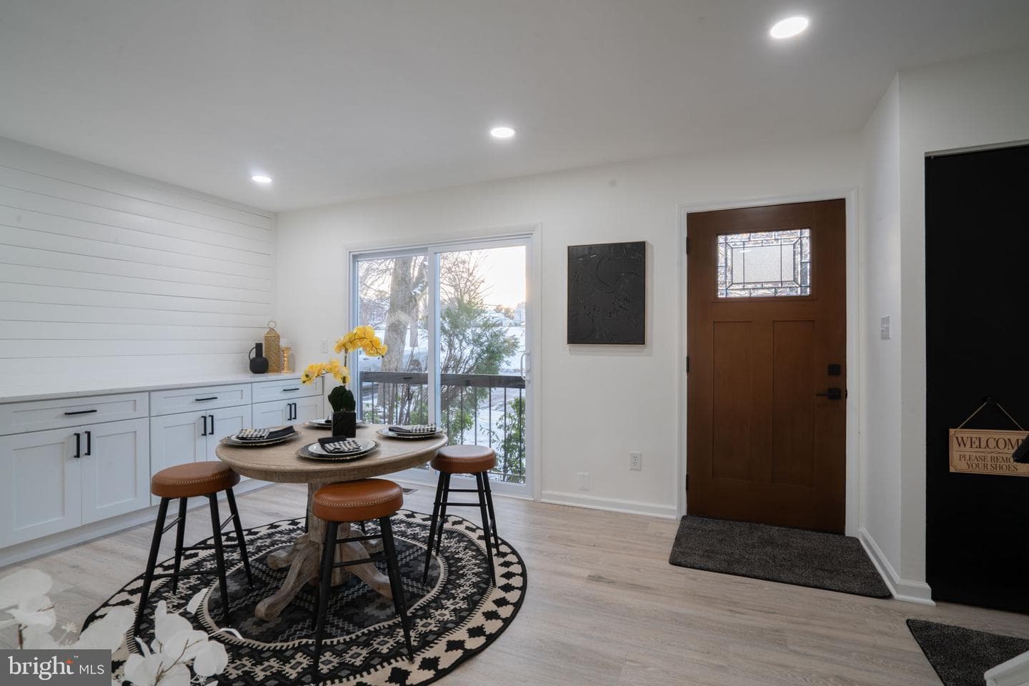1033 Kings Court photo 4