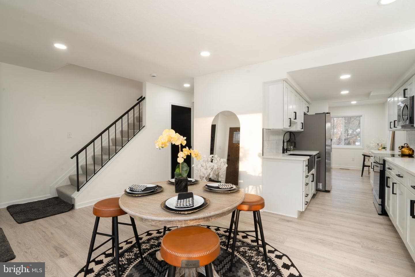 1033 Kings Court photo 5