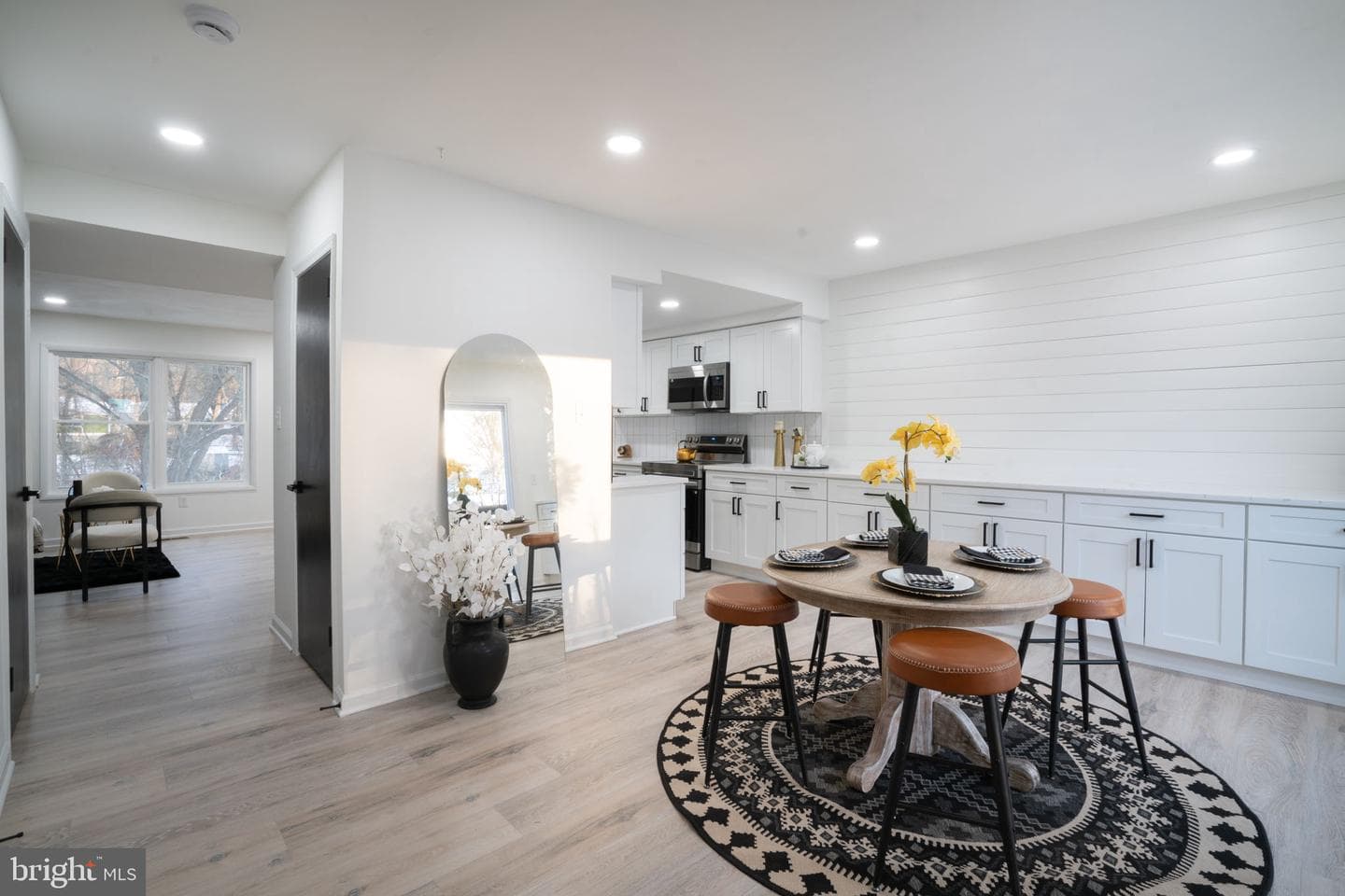 1033 Kings Court photo 6