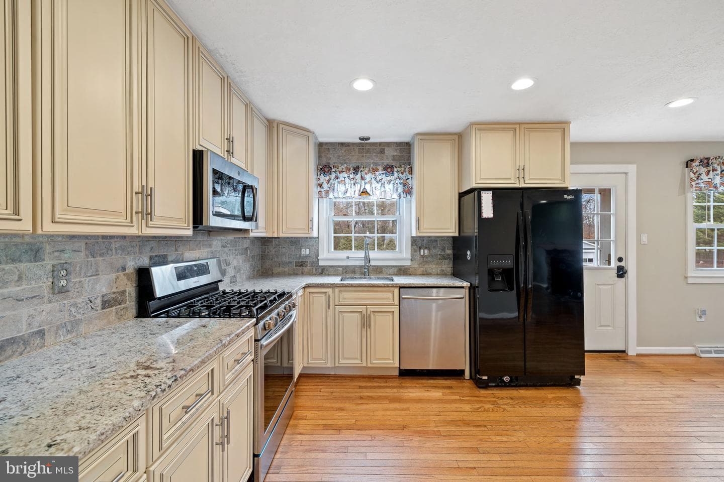 8116 Bard Street photo 5