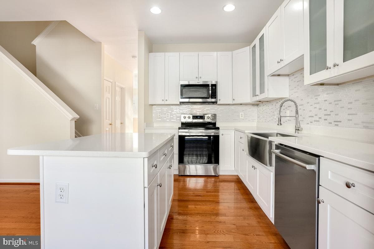 6081 Sara Marie Terrace photo 10