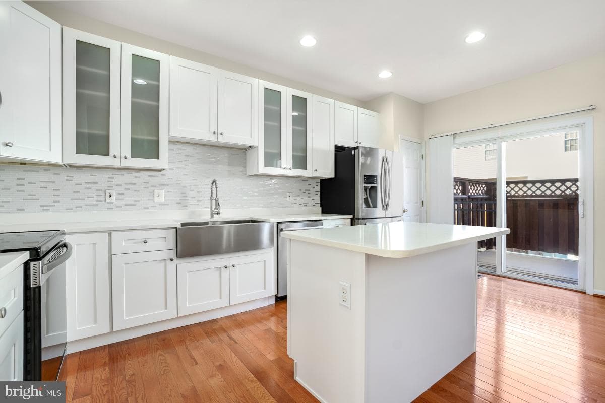 6081 Sara Marie Terrace photo 8
