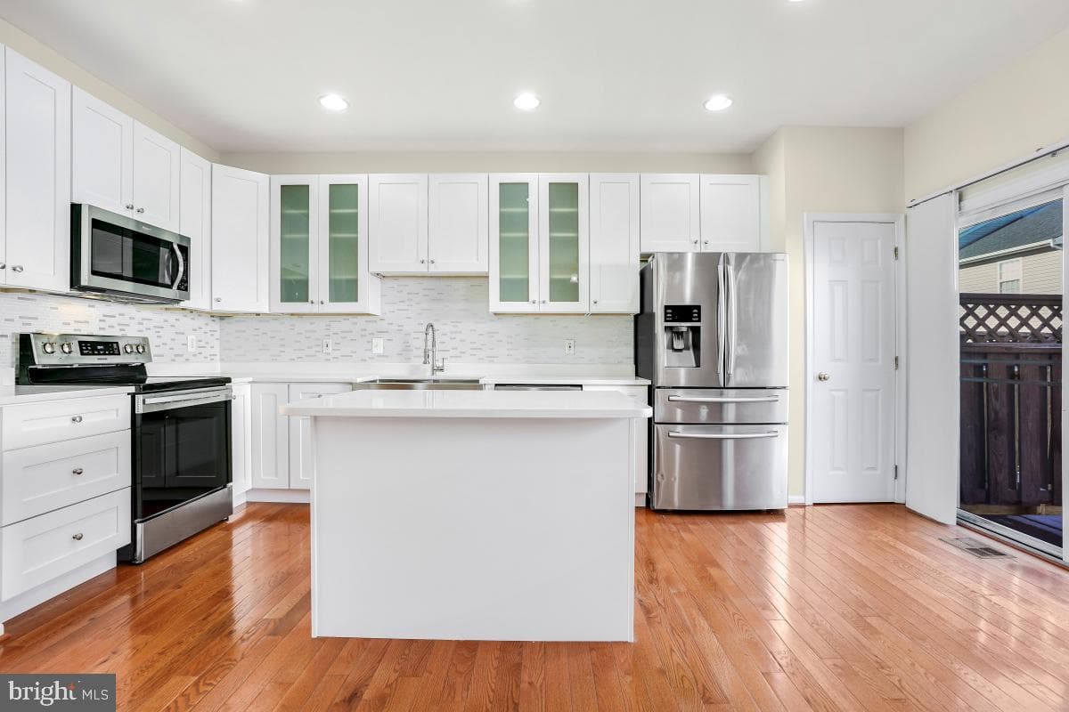 6081 Sara Marie Terrace photo 9