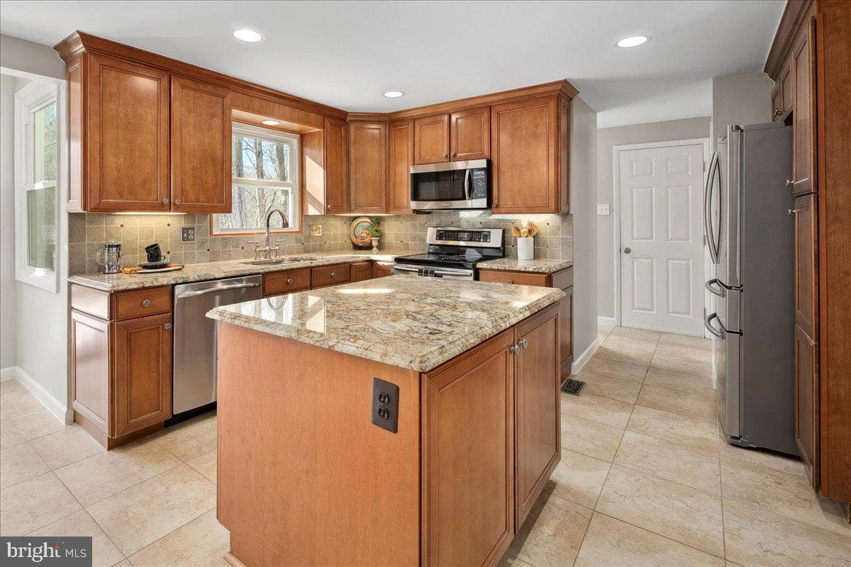 8218 Rushing Creek Drive photo 23