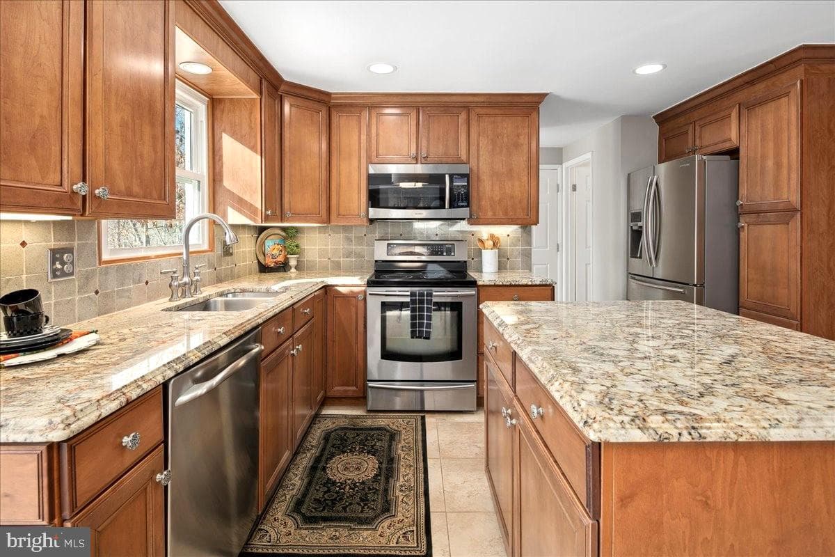 8218 Rushing Creek Drive photo 24
