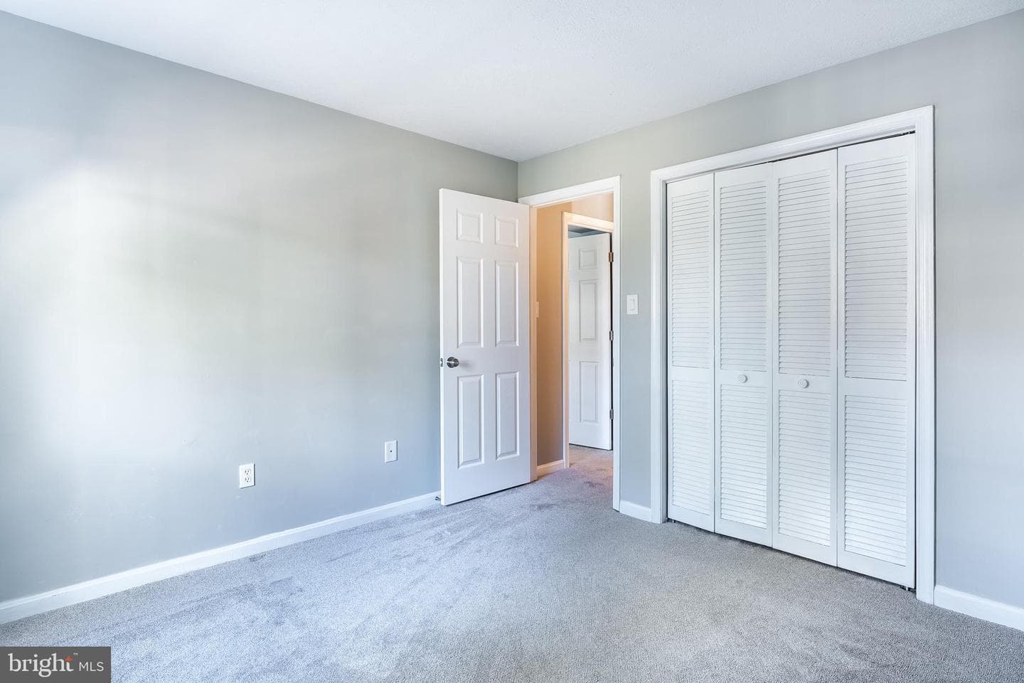 10072 Oakton Terrace Road photo 30