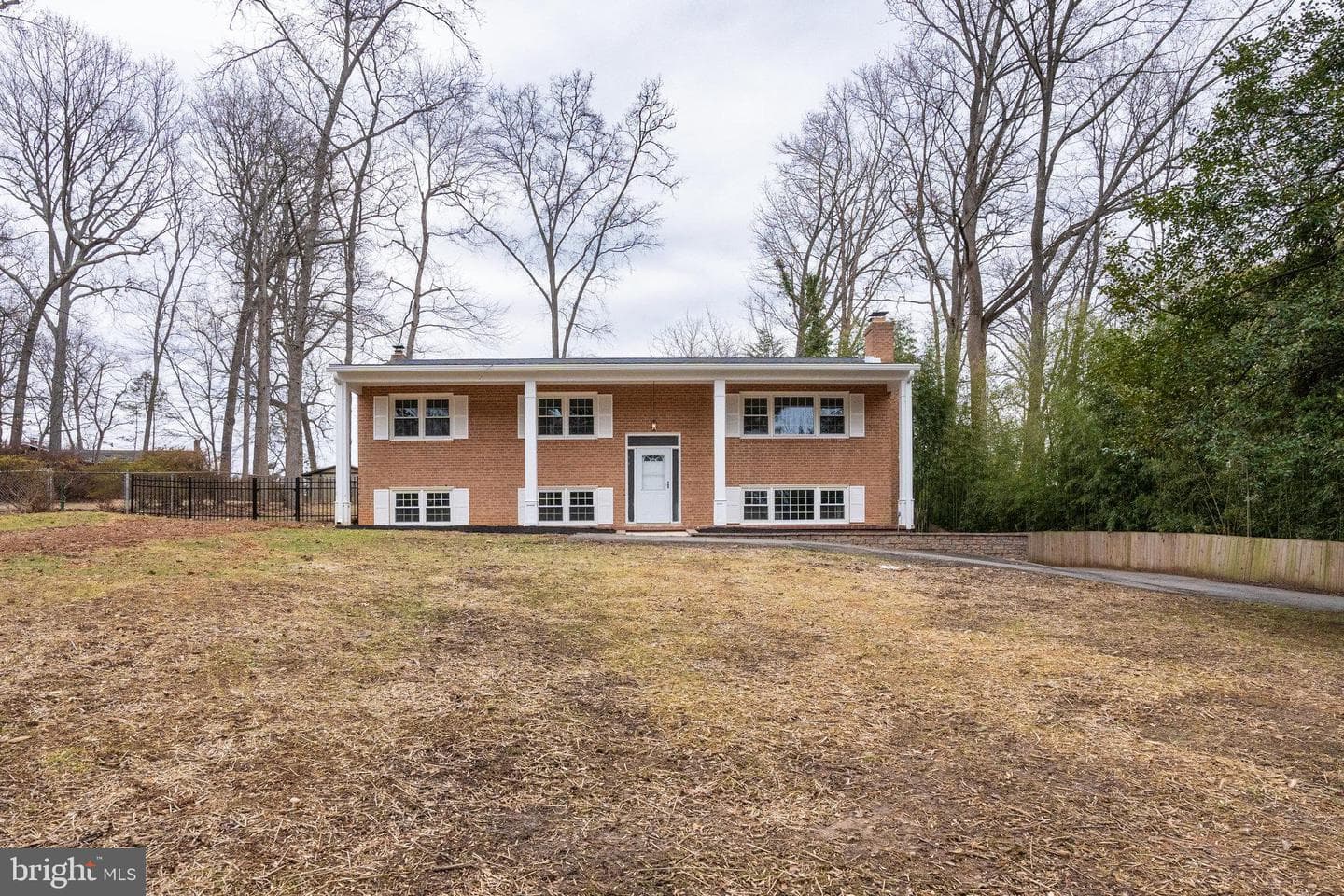 913 Golden Arrow Street photo 1