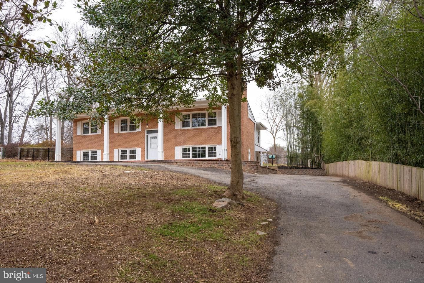 913 Golden Arrow Street photo 2