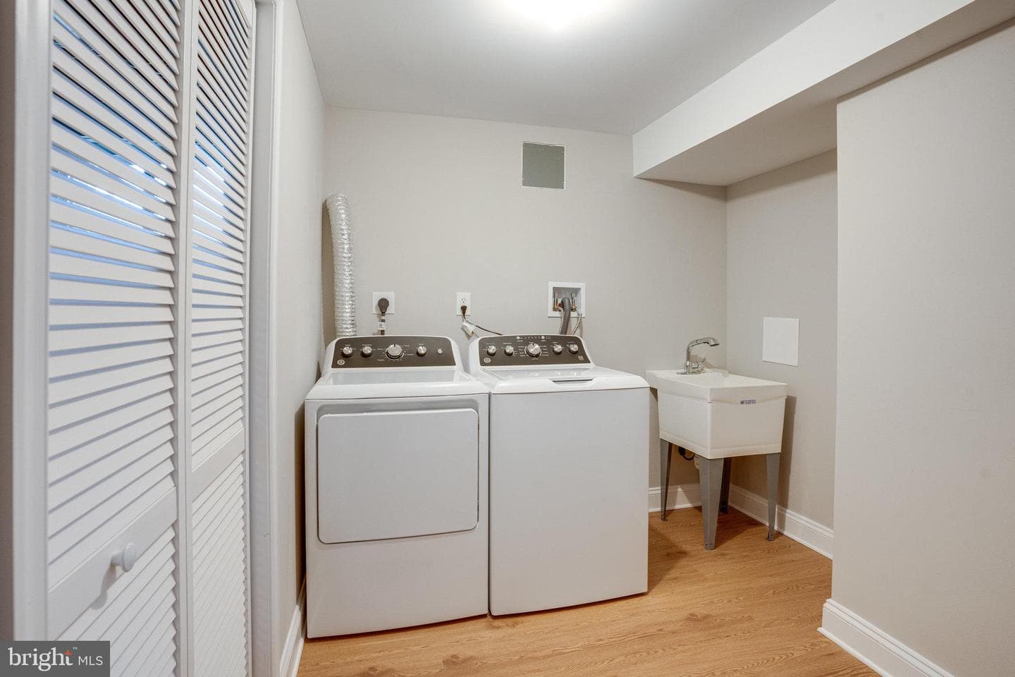 913 Golden Arrow Street photo 22