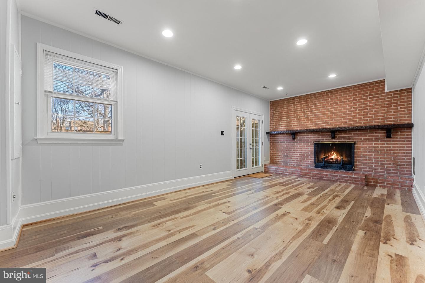 8160 Electric Avenue photo 10