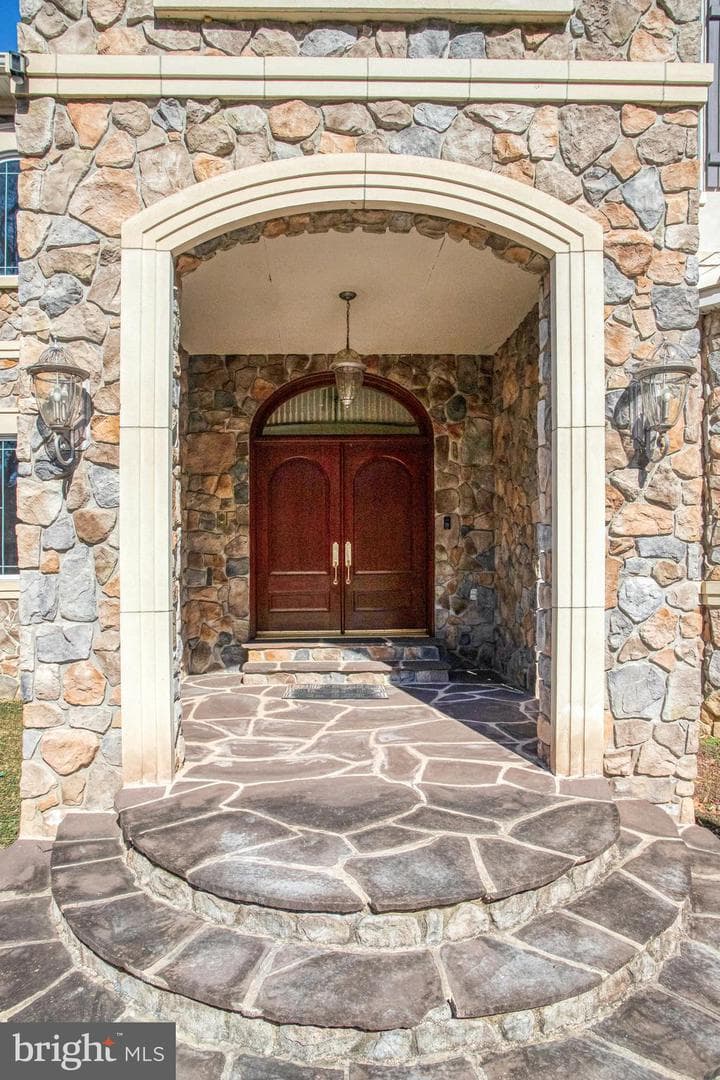 7024 Green Oak Drive, Mclean