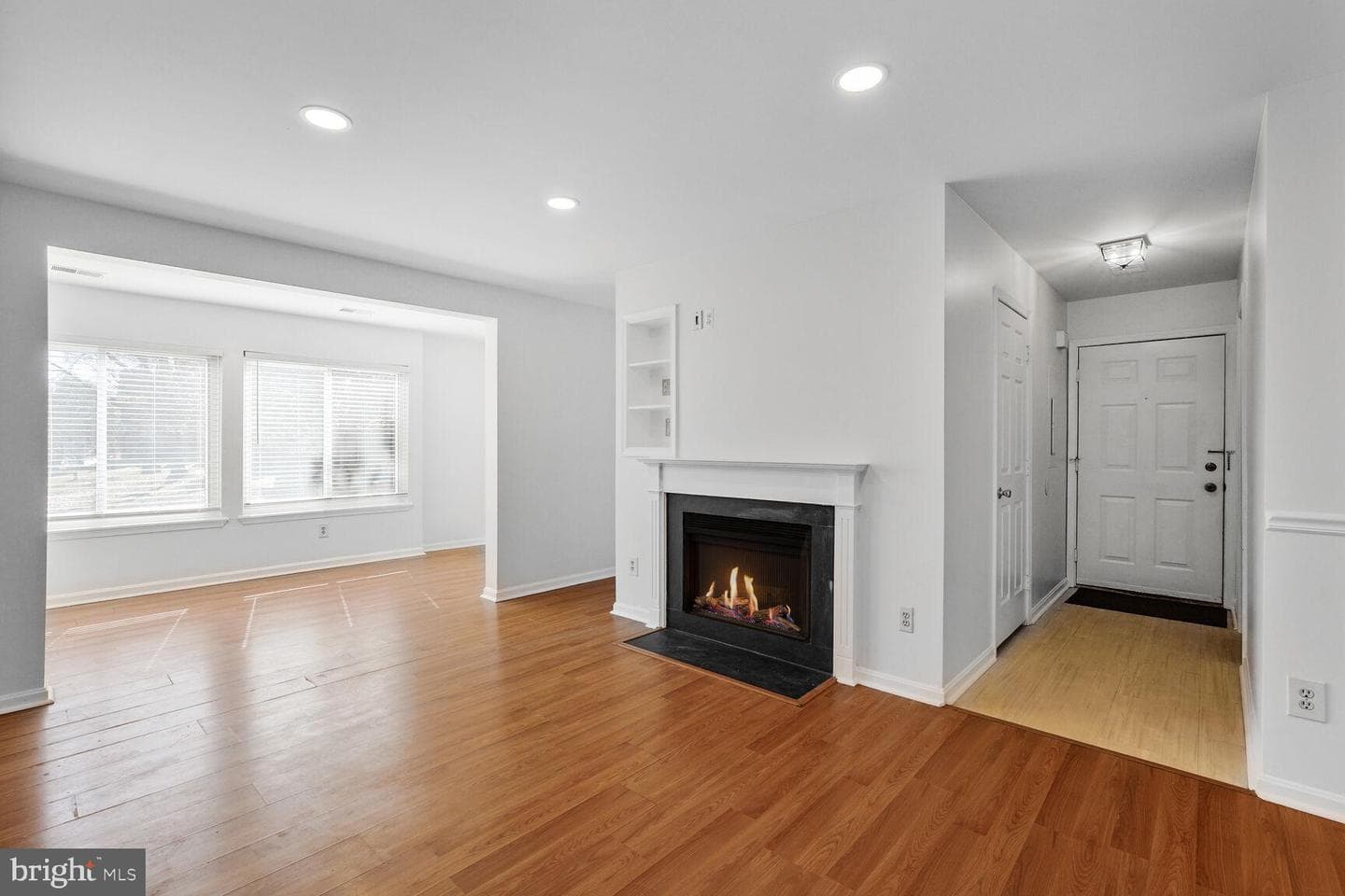2807 Lee Oaks Court #102 photo 2