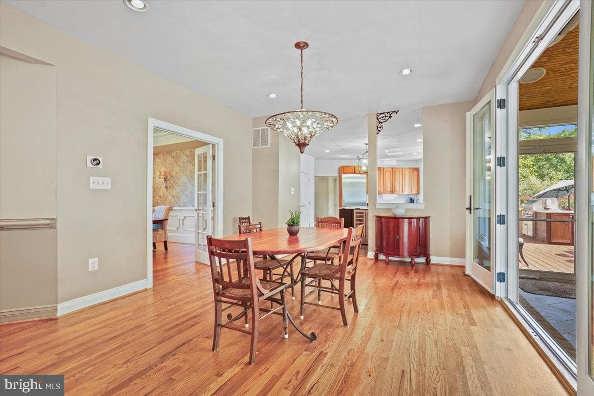 1427 Wynhurst Lane photo 25