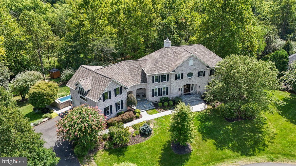 1427 Wynhurst Lane photo 3