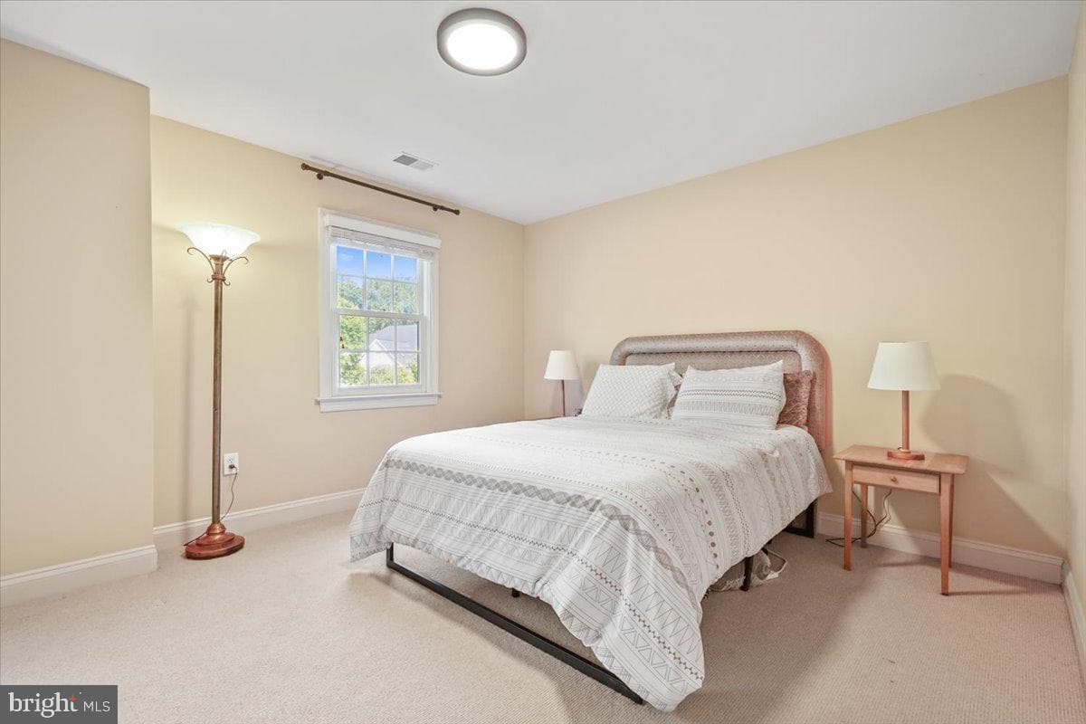 1427 Wynhurst Lane photo 35