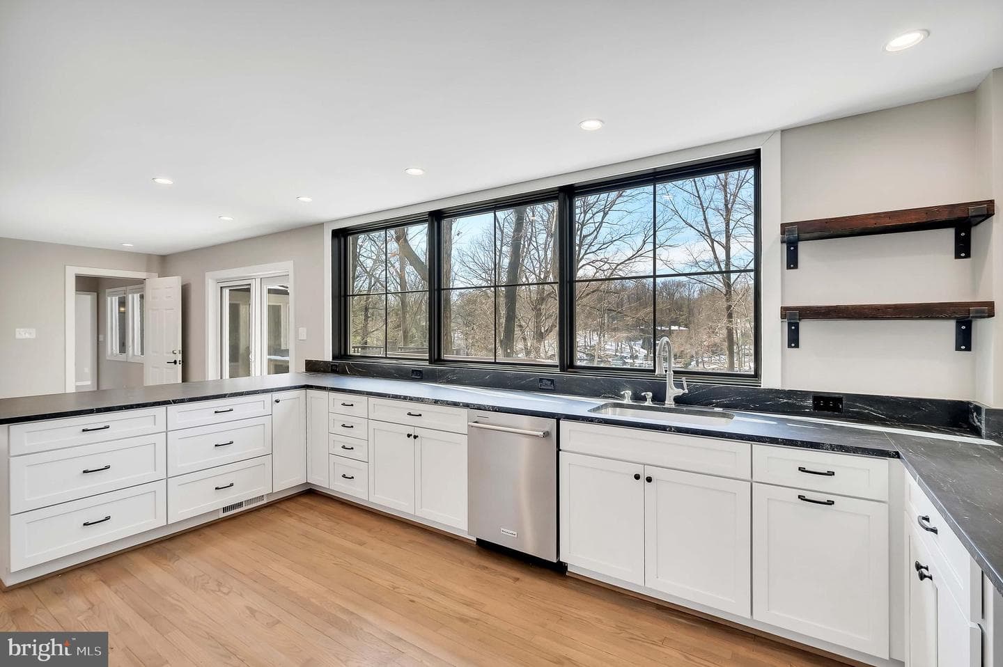 3416 Mansfield Road photo 3