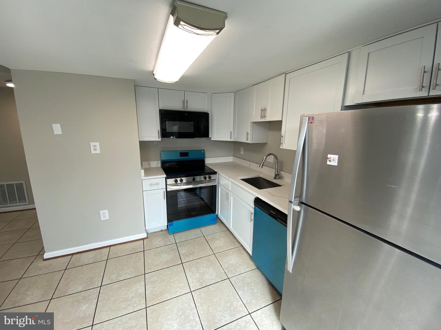 1005 Queens Court photo 5
