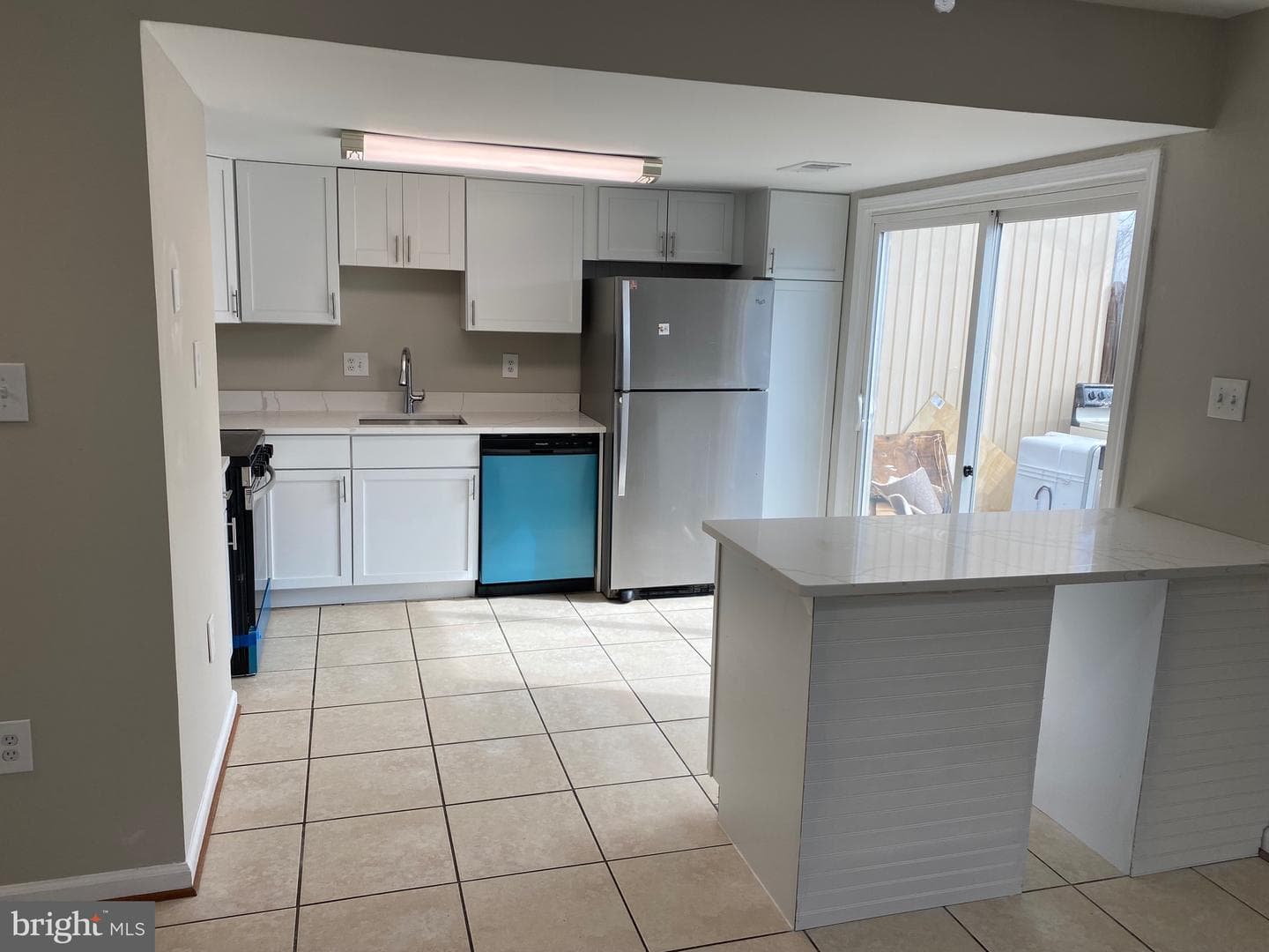 1005 Queens Court photo 6