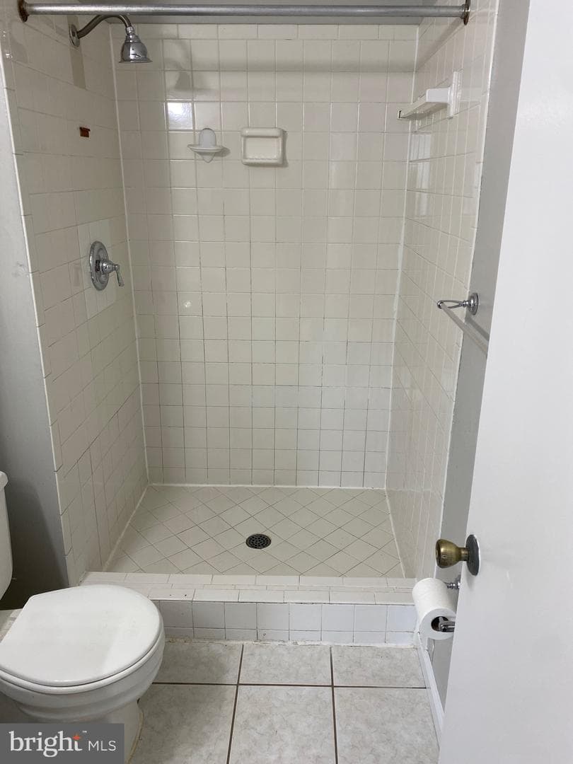 1005 Queens Court photo 8