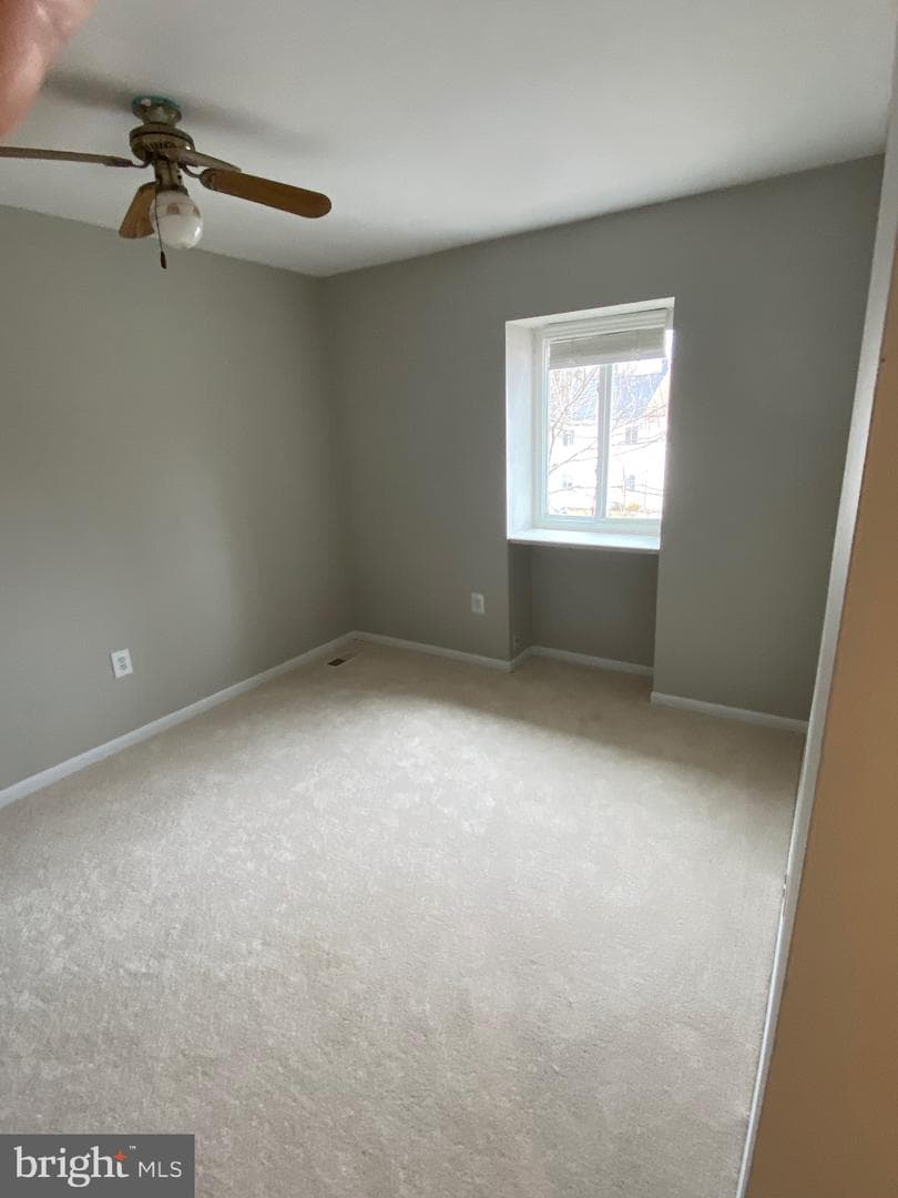 1005 Queens Court photo 9